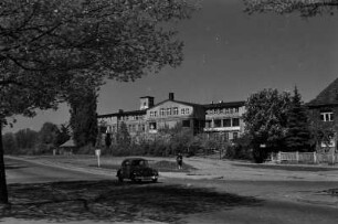 Berlin-Dahlem. Blick zum Oskar-Helene-Heim
