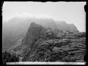 Capri-Ort mit Monte Solaro