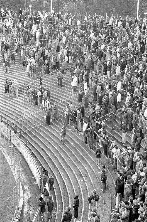 Fußballspiel KSC : MSV Duisburg im Wildparkstadion