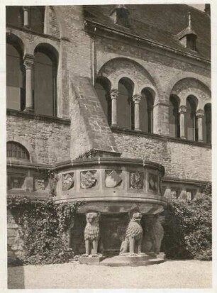 Kaiserhaus : Kaiserhaus, Löwenkanzel 10. Jh., der größte und zugleich besterhaltene Profanbau des 11. Jahrhunderts in Deutschland und größter Profanbau seiner Zeit