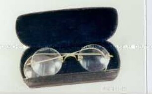 Brille im Etui
