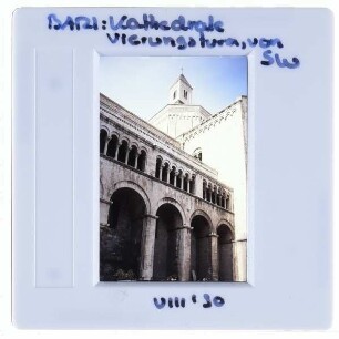 Bari, Kathedrale San Sabino : Langhaus, Südflanke mit Blick auf Vierungsturm