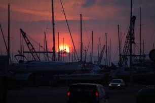 Insel Sardinien - Sonne im Hafen : Seglerhafen Alghero, Westküste, bei Sonnenuntergang, 2006