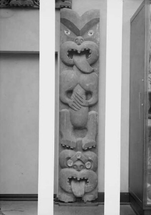 ornamentierter Türpfosten