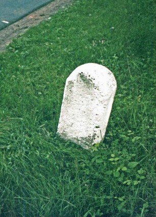 Oetjendorfer Landstraße: Grenzstein [Nr. 78] ohne Inschrift