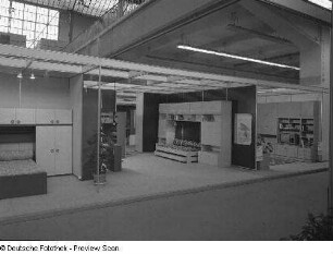 Ausstellungskojen mit Wohn- und Schlafzimmermöbeln
