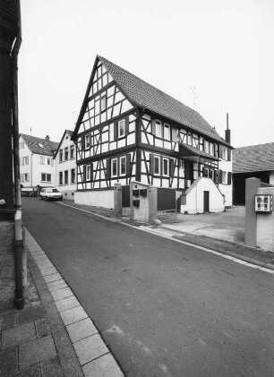 Hanau, Hinter der Kirche 16
