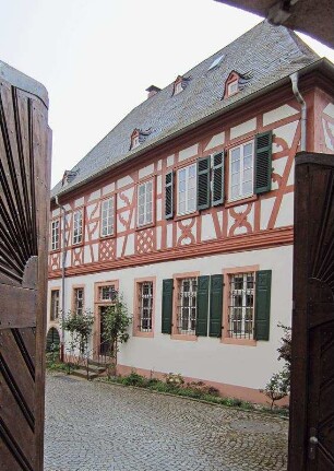 Katholischer Pfarrhof; Geisenheim, Zollstraße 8, Zollstraße 5a, Zollstraße