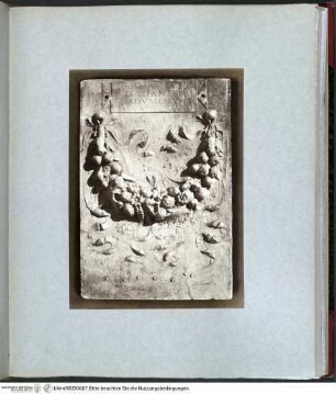 Rome sculptureRelief mit Girlande - Rotes Album III (Grabmäler, antike Skulptur und Fragmente; 16. Jh.)
