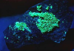 Uranpechblende im UV-Licht