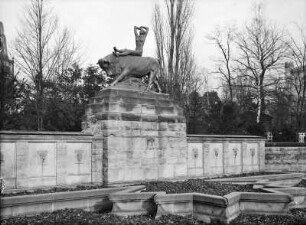 Europabrunnen : Europabrunnen. Bronze, Stein (1922; G. Wrba). Dresden-Blasewitz, Königsheimplatz