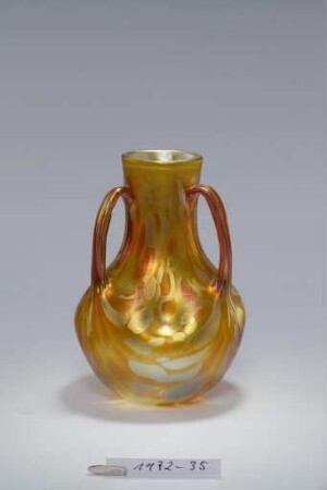 Henkelvase