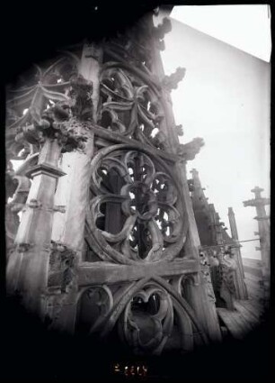 Frauenkirche; Masswerk vor und nach der Restaurierung