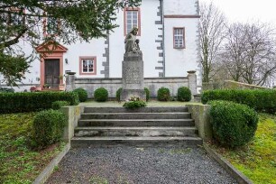 Ev. Kirche; Hungen, Münzenberger Straße 1, Burgweingarten , Münzenberger Straße