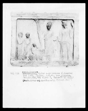 Weiherelief für Demeter und Kore mit Opferung eines Schweines