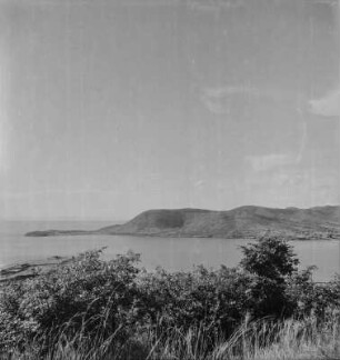 Tanganjikasee bei Kigoma : Blick auf eine Bucht des Tanganjikasees bei Kigoma, im Hintergrund Berge