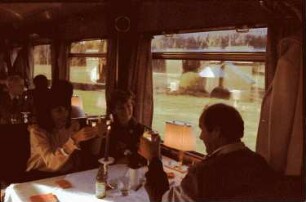 Schluchsee: Gäste im Salonwagen