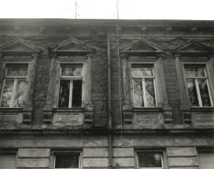 Wurzen, Geschwister-Scholl-Straße 7. Wohnhaus (1880/1890). Obergeschossfenster