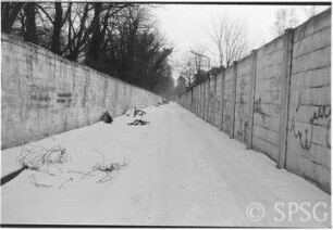 Grenzanlage am Bahngleis Drewitz