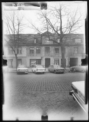 Potsdam, Otto-Nuschke-Straße (Lindenstraße) 13. Wohnhaus mit Läden (um 1736/1737). Straßenfront