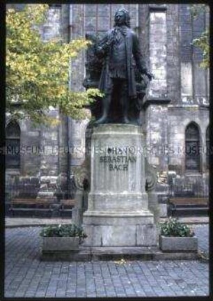 Leipzig, Bach-Denkmal vor der Thomaskirche
