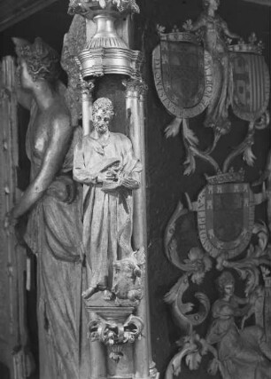 Grabmal Karls des Kühnen von Burgund (+ 1477) — Obere Stirnseite — Evangelist Lukas