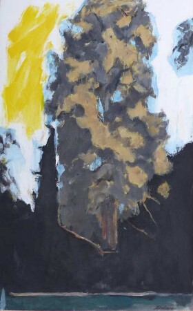 Hoher herbstlicher Baum