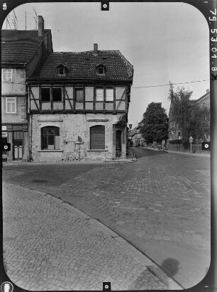 Quedlinburg, Lange Gasse 33. Ehem. Kaufmannshof "Weißer Engel" (1623). Straßenfront