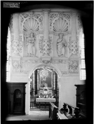 Hechingen Franziskanerkirche Sankt Luzen Langhaus Südwand Apostel Jacobus major und Johannes über dem Eingang zur Antoniuskapelle