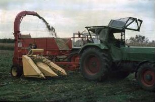 Fotografie: Ernteverfahren, Silomais, Feldhäcksler gezogen, Maisgebiss, Trommelfeldhäcksler, Parallelverfahren