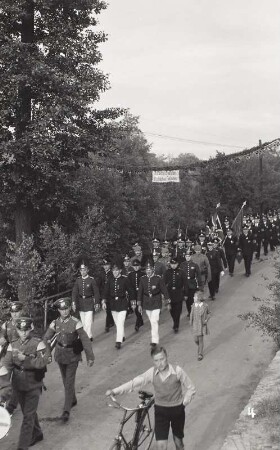 Fest des Kriegervereins zum 65jährigen Bestehen 1862-1937. Festzug. Nr. 4: Gruppe in Uniformen aus der Zeit des 1. Weltkrieges in Marbach