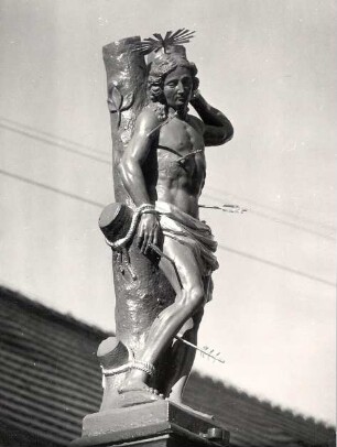 Statue des Heiliges Sebastian in Crostwitz : Bauwesen - Kirchen. Ort: Chrósćicy / Crostwitz. Statue des Heiligen Sebastian vor der Kirche