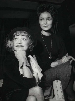 Das Kuckucksei. Grethe Weiser, Veronika Bayer