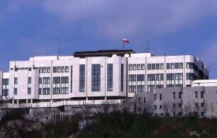 Bratislava - Parlamentsgebäude : Das Gebäude des slowakischen Parlaments. Aufgenommen im Zentrum der slowakischen Hauptstadt Bratislava 2001