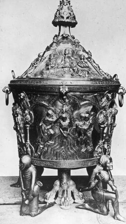 Hildesheim, Dom St. Maria, Kapelle des Hl. Georg, Bronzetaufbecken, Taufe Christ (Vorderseite)