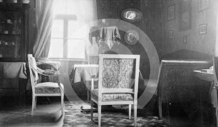 Interieur eines Wohnzimmers im Herrenhaus? Lettin