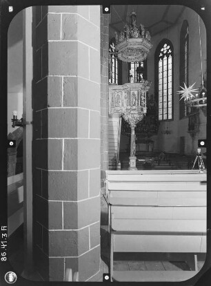 Erfurt-Altstadt. Kaufmannskirche St. Gregor (Baubeginn 1291, Wiederherstellung bis 1952). Inneres (Teilansicht) mit Kanzel nach Osten