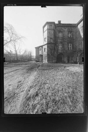 Königsbrück. Schloß (Umgestaltung um 1700). Ansicht mit Treppenturm von Nordost