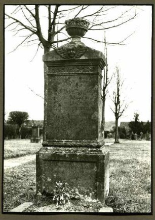 Friedhof. Grabstein Jakob Peter Kaufmann, +1832