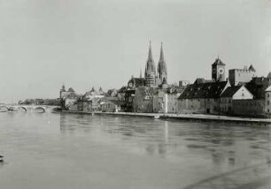 Regensburg, Stadtansicht : Regensburg. Stadtansicht über die Donau von Westnordwesten vom Oberen Wöhrd