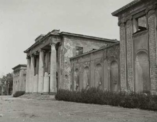 Dresden-Altstadt, Stübelplatz. Ruine des Neuen Städtischen Ausstellungsgebäudes. Eingangsseite (Lennéstraße)