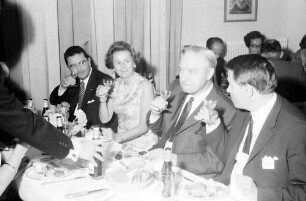 20. Tagung 1970 Chemiker; Empfang des schwedischen Botschafters Nils Montan im Hotel Bayrischen Hof: L. Huber, ?, H. Leussink