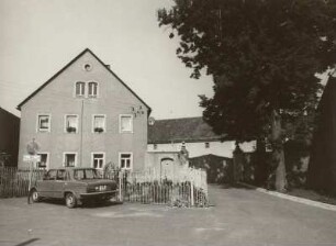 Maxen, Gehöft, Wohnstallhaus : Maxen (Kreis Pirna), Gehöft, Maxener Straße 20, 2. Hälfte 19. Jahrhundert, Wohnstallhaus, Pforte und Tor, Straßenansicht