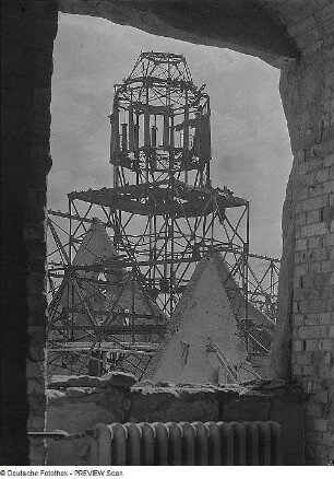 Dresden. Ruine des Neuen Rathauses. Dachstuhl desSüdflügels