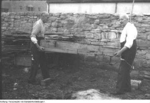 Volkssolidarität. Veteranen der Arbeit helfen, um 1959