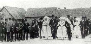 Hochzeitsmusik in der Niederlausitz : Volksmusik - Interpreten und Instrumente. Hochzeitsgäste und Hochzeitsmusik in der Niederlausitz (1895).
