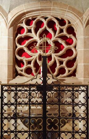 Frankreich. Bretagne. Morbihan. Josselin. Basilique Notre Dame du Rosier. Taufbecken