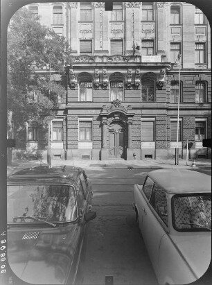 Dresden-Neustadt, Karl-Marx-Platz (Palaisplatz) 2 a/d. Verwaltungsgebäude (um 1900). Straßenfront (Teilansicht)