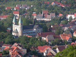Gernrode am Harz - Stiftskirche : Die romanische Stiftskirche. Aufgenommen in Gernrode am Harz, ca. 2004