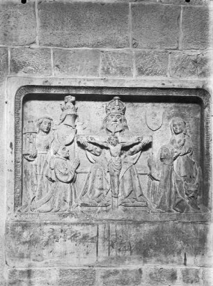 Grabtafel von Wilhelm von Peissant (gestorben 1409) und seiner Gemahlin Agnes von der Roque; heilige Barbara, Gnadenstuhl